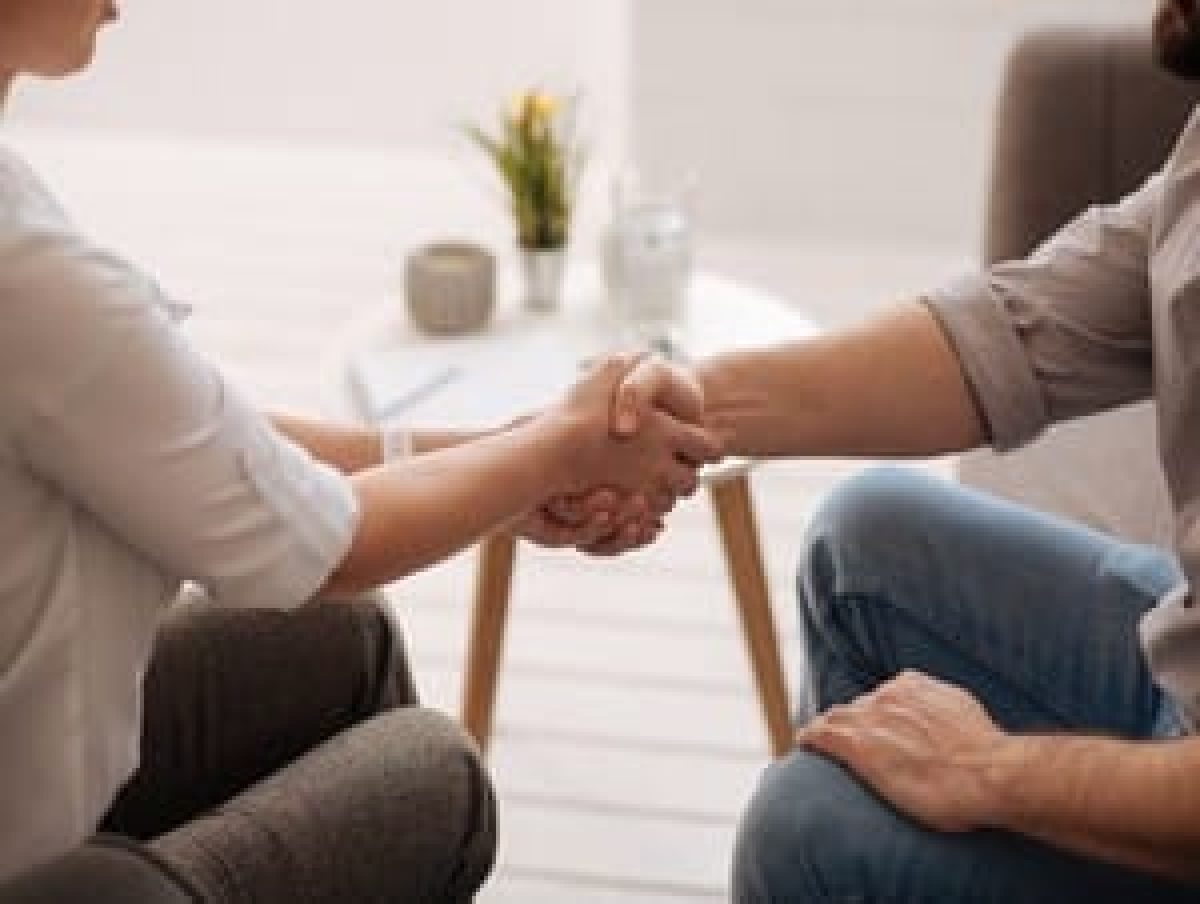 femme cherche aide financière urgente)