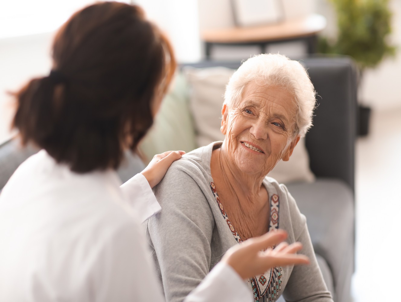 Aide personne âgée : comment obtenir une allocation ? Que faire en cas de “petite” retraite ? Les aides financières et matérielles