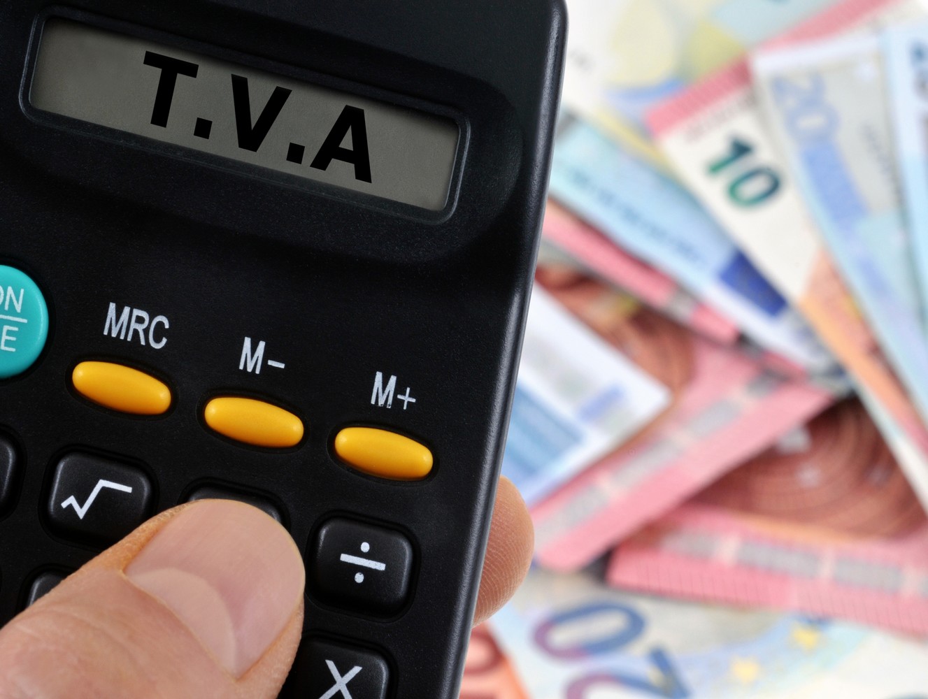 Calculateur de TVA : utilisez notre calculatrice pour connaître le montant HT et TTC d’un bien ou d’un service