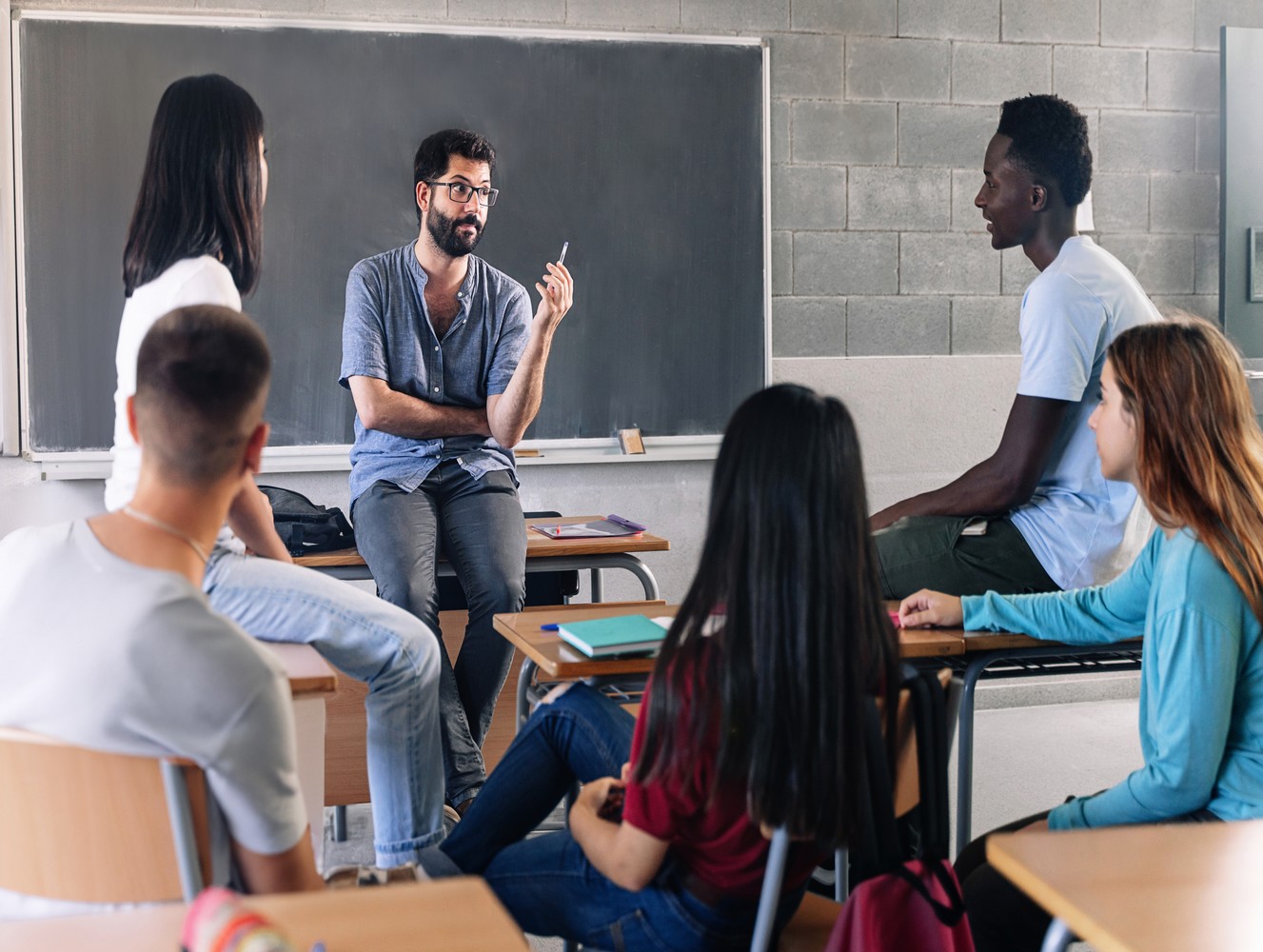 Salaire des enseignants : combien gagne un instituteur, un prof au collège, au lycée et dans l’enseignement supérieur ?