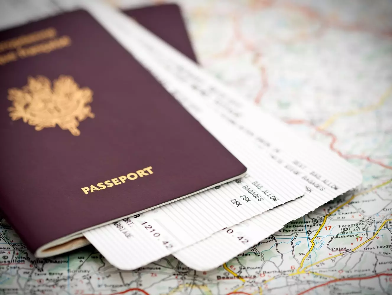 Quel est le prix d’un passeport ? Est-il gratuit ? (En Métropole, en Outre-mer, pour majeurs, pour mineurs)