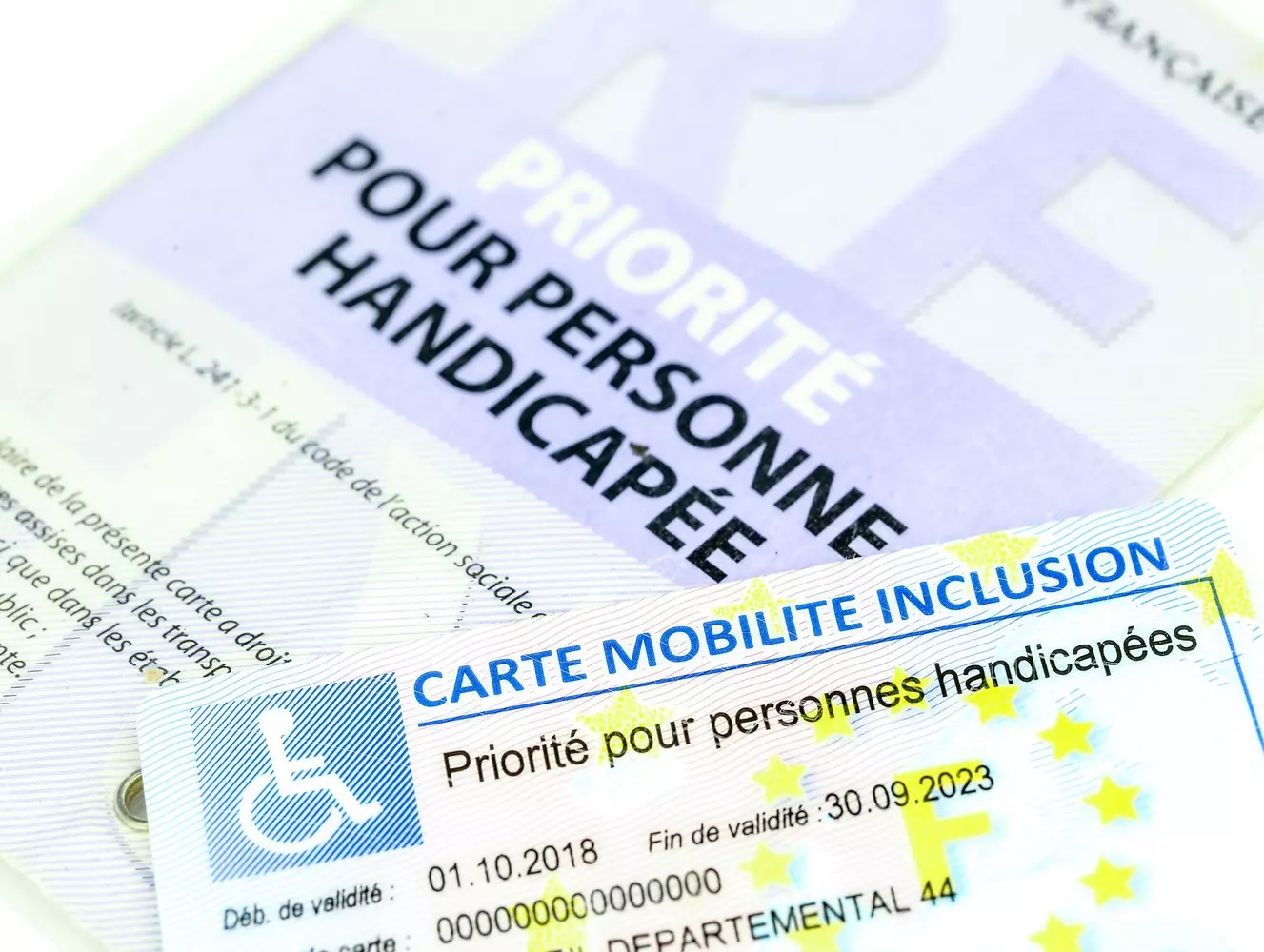 Carte CMI : stationnement gratuit, même sans être apposée