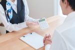 Comment éviter d’être à découvert ? Quels sont les frais que vous allez payer (agios ou forfait) chaque mois ?