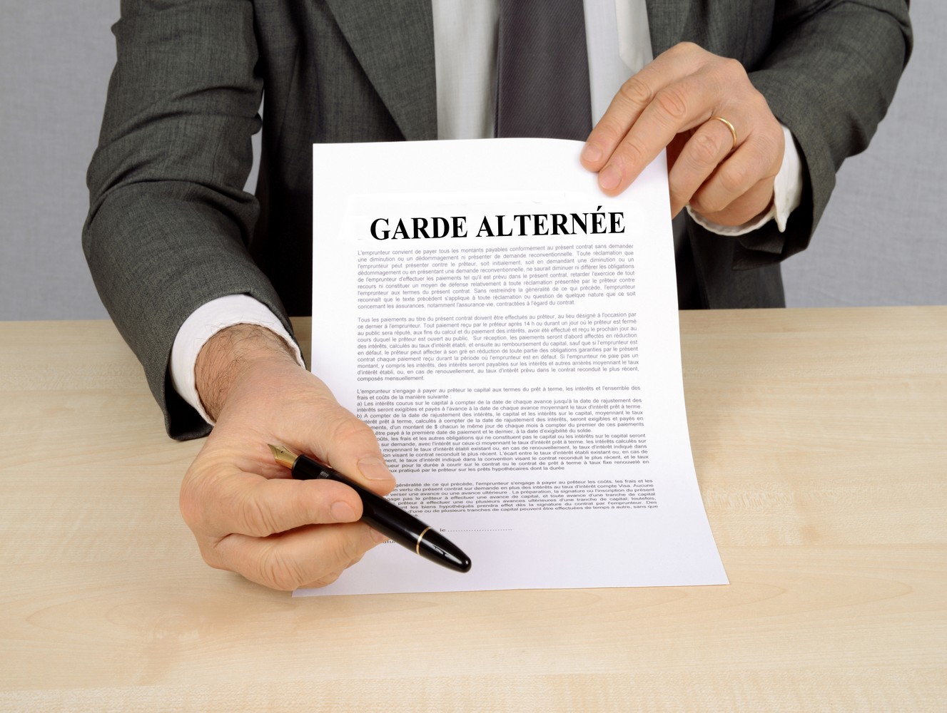 Attestation garde alternée : de quoi s’agit-elle ? Dans quels cas est-elle utile et comment la rédiger ?
