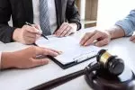 Mon mari refuse de prendre un avocat pour le divorce : que prévoit la loi et quelles solutions ?