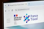 Prime de Noël après une radiation France Travail : que faire ?