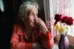 Isolement des seniors : quels dispositifs pour lutter contre la solitude ?