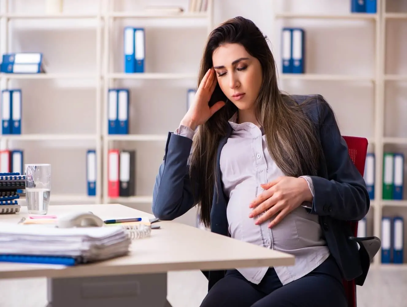 Femme enceinte au travail
