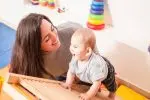 Indemnité d’entretien d’une assistante maternelle : montant 2026, calcul et exemples